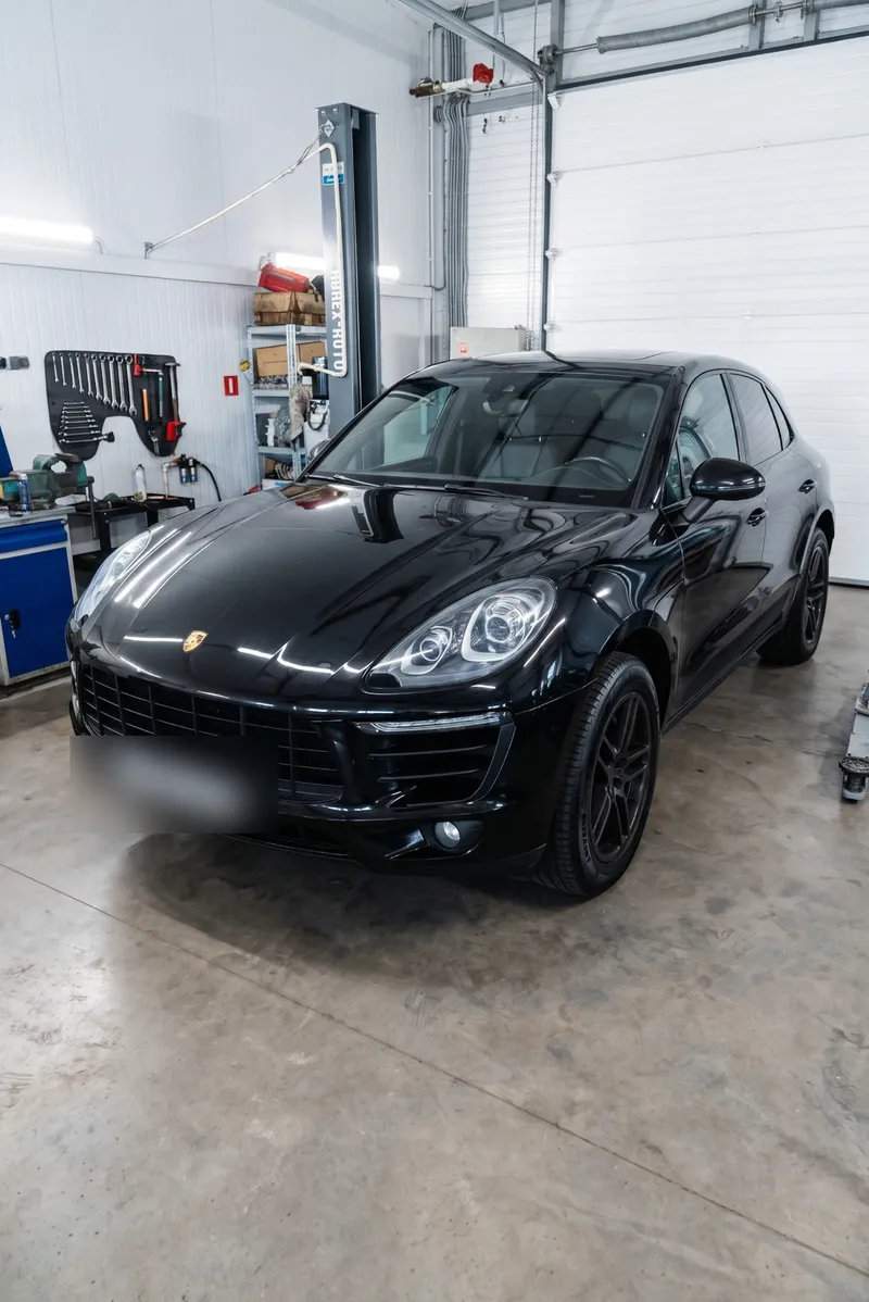 Porsche Macan на обслуживании в автосервисе Ультра Авто Калининград