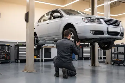 Lifan Solano в автосервисе — иллюстрация
