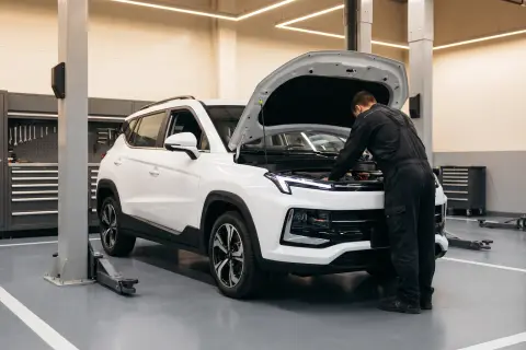Москвич 3 в автосервисе — иллюстрация