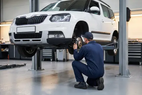 Skoda Yeti в автосервисе — иллюстрация
