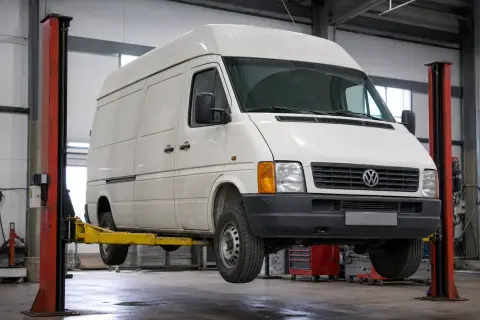 Volkswagen LT в автосервисе — иллюстрация